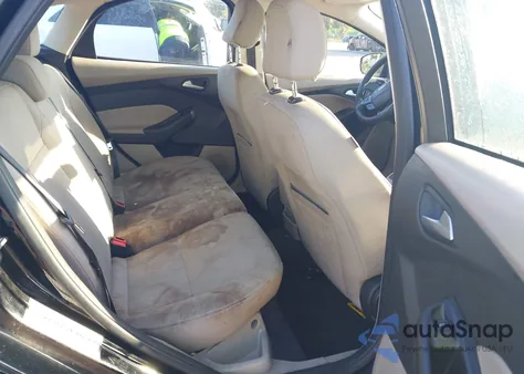 2017 Ford Focus Se z USA, uszkodzony, nr VIN 1FADP3K22HL232015